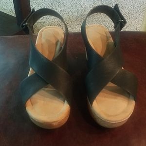 CL Laundry black crisscross strap sandals